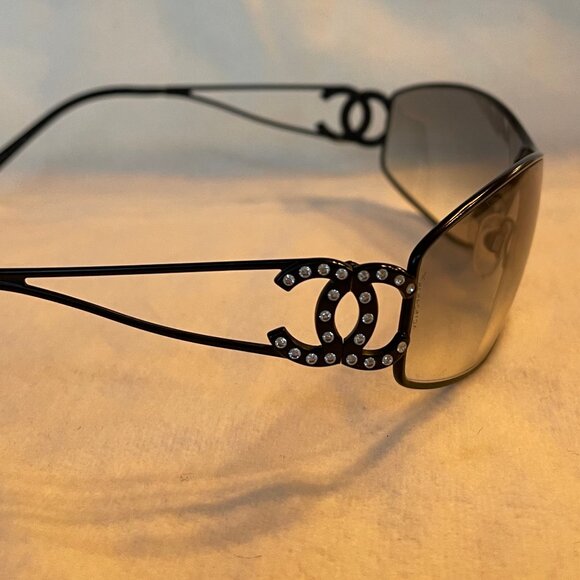 Chanel Shields Sunglasses With Crystal CCs 4073B - Picture 4 of 7